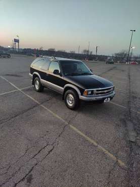 1995 Chevy Blazer 2 door 4 by 4 LS for sale in Louisville, OH