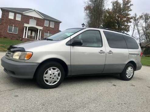 Toyota Sienna minivan *One Owner* for sale in Uniontown, PA