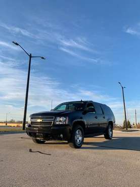 2009 Chevy SUBURBAN 4x4 FULLY LOADED RUNNING LIKE NEW! Clean title!... for sale in milwaukee, WI