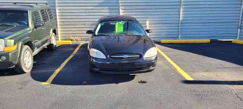 Ford taurus - cars & trucks - by dealer - vehicle automotive sale for sale in Detroit, MI