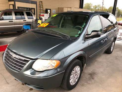 2006 *Chrysler* *Town & Country LWB* *4dr LX* - cars & trucks - by... for sale in Hueytown, AL