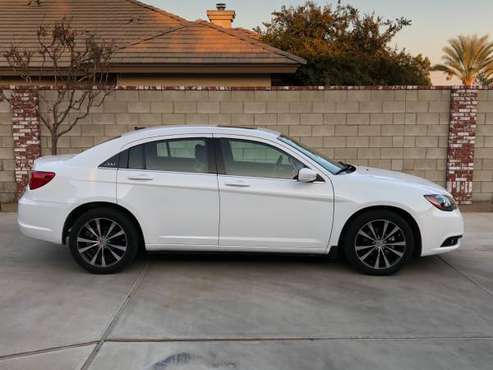 2014 Chrysler 200S - cars & trucks - by owner - vehicle automotive... for sale in Bakersfield, CA