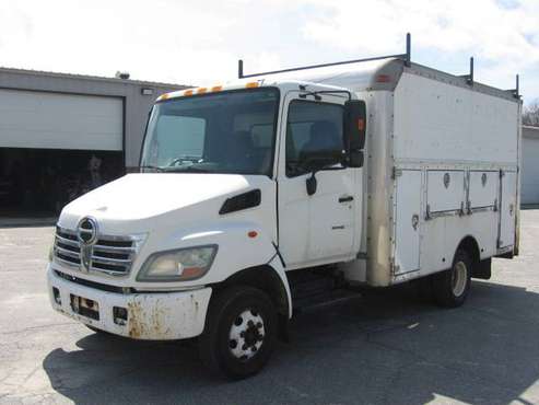 2006 HINO SERVICE BODY for sale in Dudley, MA