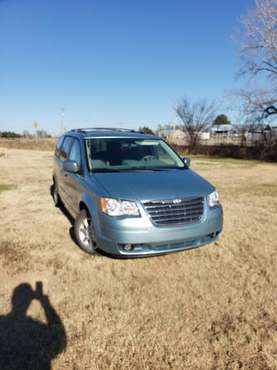 '10 chrysler Town and Country - cars & trucks - by owner - vehicle... for sale in Winfield, KS