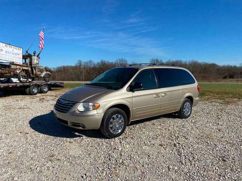 2006 CHRYSLER TOWN AND COUNTRY LIMITED - cars & trucks - by dealer -... for sale in New Bloomfield, MO