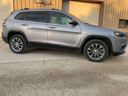 2019 Jeep Cherokee - cars & trucks - by owner - vehicle automotive... for sale in Tehachapi, CA