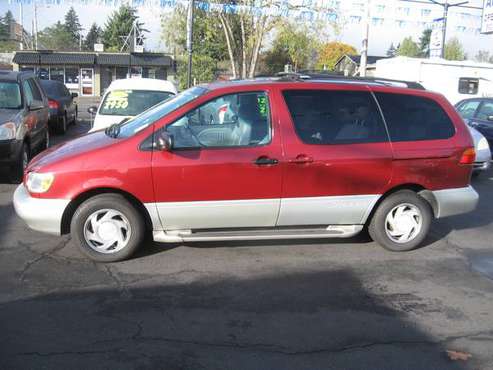 1998 Toyota Sienna XLE Mini Van - cars & trucks - by dealer -... for sale in Portland, OR