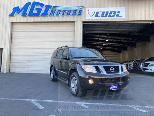 2011 Nissan Pathfinder 4WD 4dr V6 Silver , CLEAN CARFAX, CLEAN TITLE for sale in Sacramento , CA
