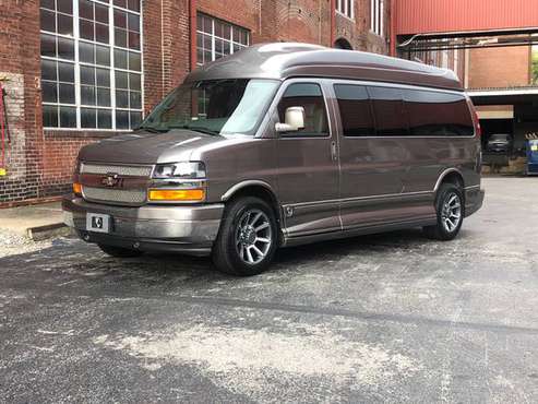 08 Chevrolet Express 2500 Limited 9 Passenger Explorer Hitop 105K mils for sale in St. Charles, IL