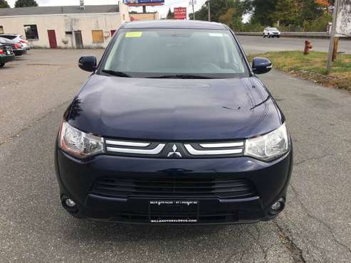 2014 Mitsubishi Outlander 4 Wheel Dr. SUV with a nice option package. for sale in Peabody, MA
