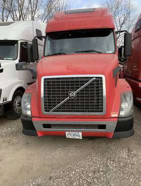 2007 Volvo Semi Truck- CASH ONLY!!! - cars & trucks - by owner -... for sale in Arlington Heights, IL