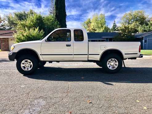 1998 Toyota Tacoma 4x4 Manual 4 cylinder Extra Cab 4wd - cars & for sale in Fair Oaks, CA