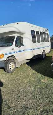 2005 Shuttle Bus - cars & trucks - by owner - vehicle automotive sale for sale in Creston, IA