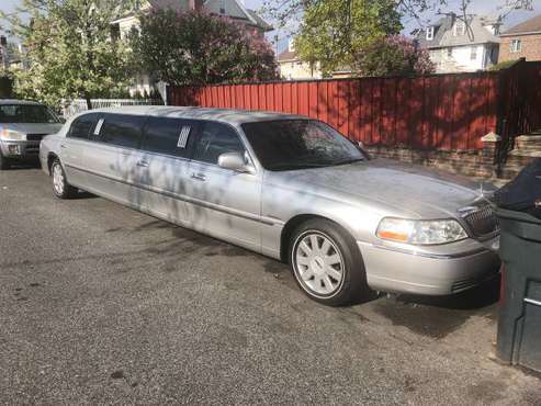 2005 Lincoln Towncar Limousine Special Edition - - by for sale in Brooklyn, NY