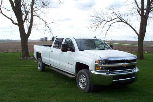 2017 Chevy Silverado - - by dealer - vehicle for sale in Manchester, MN