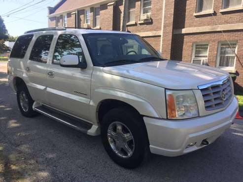 05 Cadillac Escalade 3 row AWD for sale in Dearing, IL