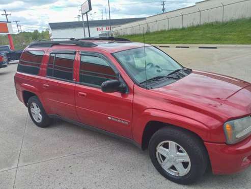2003 Chevy Trailblazer extended 4x4 3Rd row low miles - cars & for sale in Youngstown, OH