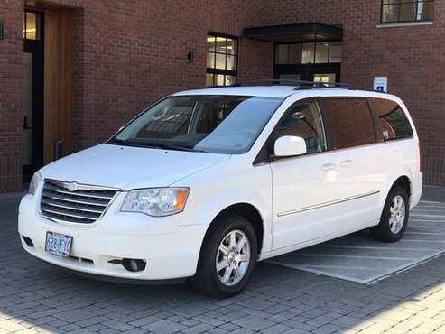 2010 Chrysler Town & Country LWB Touring w/STO-N-GO for sale in Gresham, OR