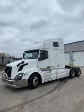 2007 Volvo Cummins ISX 500HP VNL 670 WITH PARTIAL OVERHAUL - cars & for sale in Batavia, IL