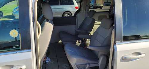 Chrysler town and country 2009 - cars & trucks - by owner - vehicle... for sale in Enfield, CT