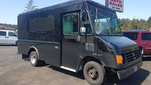 2001 Van Food Box Truck Coach FT1261 Damon Workhorse for sale in Coos Bay, OR