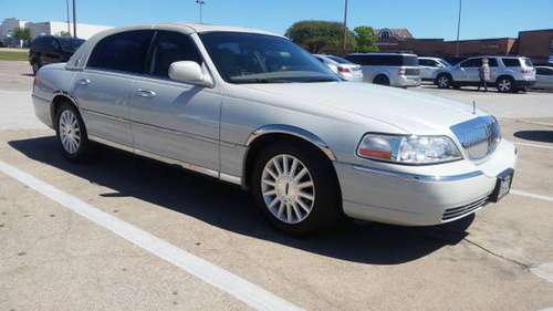 2004 Lincoln Town Car - cars & trucks - by owner - vehicle... for sale in Fort Worth, TX