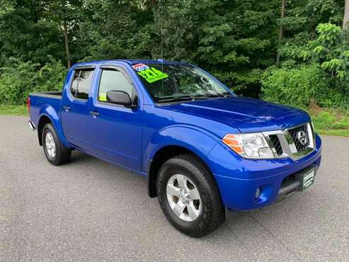 2013 Nissan Frontier SV Crew Cab 4x4 - Low Miles - We Finance ! for sale in Tyngsboro, MA