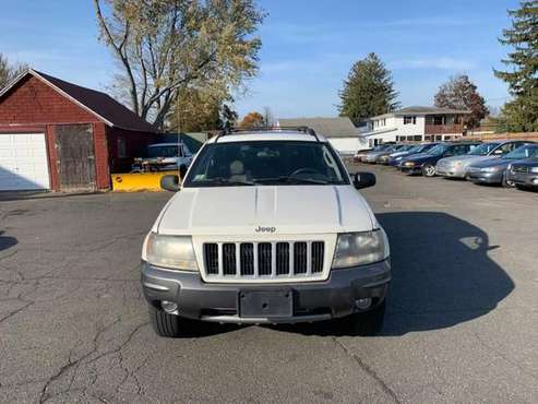 2004 Jeep Grand Cherokee 4dr Laredo 4WD - cars & trucks - by dealer... for sale in East Windsor, MA