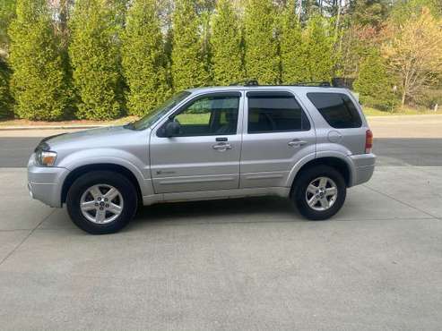 2006 Ford Escape Hybrid great gas saver - - by dealer for sale in Henrico, VA