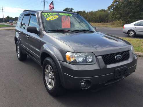 2005 FORD ESCAPE LIMITED 4X4.......LOW MILES....RUNS PERFECT.......... for sale in Wallingford, CT