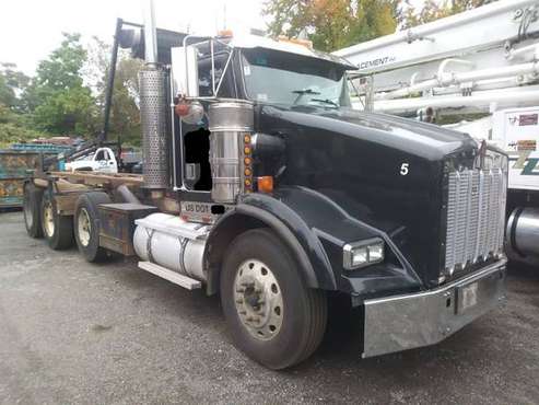 KENWORTH TRI-AXLE ROLL-OFF TRUCK for sale in Johnston, MA