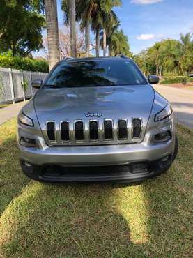 2016 jeep Cherokee latitude for sale in Miami, FL