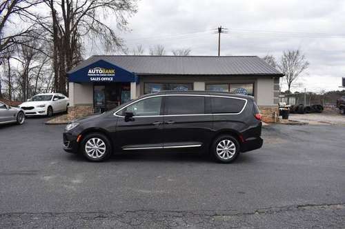 2017 CHRYSLER PACIFICA FWD TOURING L - EZ FINANCING! FAST APPROVALS!... for sale in Greenville, SC