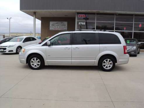 2008 CHRYSLER TOWN AND COUNTRY TOURING for sale in Cedar Rapids, IA
