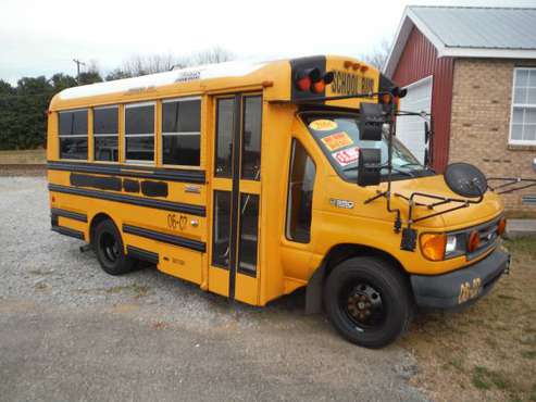 *** 1-OWNER 2006 FORD E-350 SCHOOL BUS *** - cars & trucks - by... for sale in Greenbrier, TN