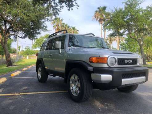 2008 TOYOTA FJ CRUISER 4X4 CLEAN TITLE FAMILY FIRST! - cars & for sale in Hollywood, FL