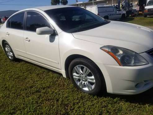 11 NISSAN ALTIMA 2.5S - cars & trucks - by owner - vehicle... for sale in Punta Gorda, FL