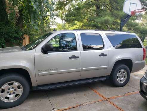 2009 Suburban LS 4x4 - cars & trucks - by owner - vehicle automotive... for sale in Lincoln, NE
