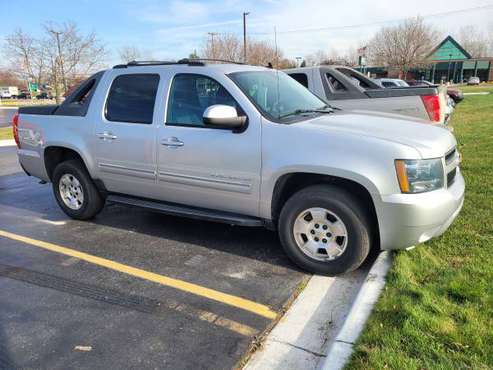 2012 AVALANCHE everything works VERY CLEAN MOTIVATED SELLER "READ... for sale in East Lansing, MI