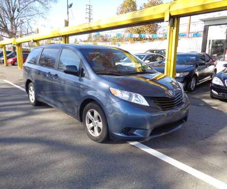 2017 Toyota Sienna 7-Passenger / 78,177 Miles / $64 PER WEEK - cars... for sale in Rosedale, NY
