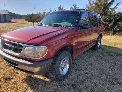 RARE V8 EXPLORER 4X4 LOW MILES - cars & trucks - by owner - vehicle... for sale in Formoso, NE