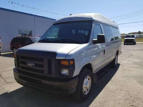 2012 Ford E350 SuperClub Wagon w/ Wheelchair Lift , Hi-Top... for sale in Kentwood, MI