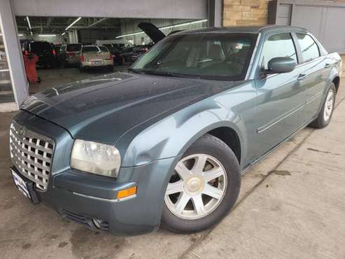 2005 CHRYSLER 300 - - by dealer - vehicle automotive for sale in MILWAUKEE WI 53209, WI