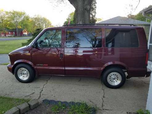 2002 Chevy Astro LS AWD - Schaumburg for sale in Hoffman Estates, IL