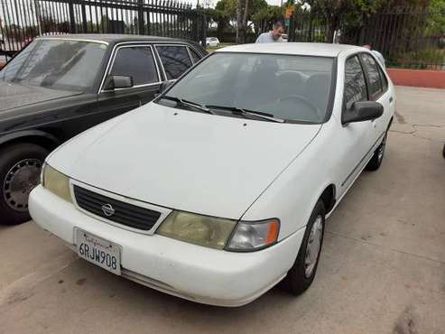 1900 dollars Gas saver SENTRA for sale in Bell, CA