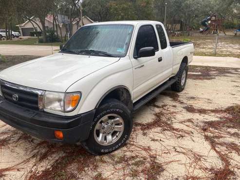 Toyota Tacoma 4wd - cars & trucks - by owner - vehicle automotive sale for sale in Beverly Hills, FL