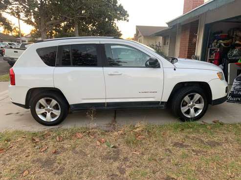 Jeep Compass 2011 - cars & trucks - by owner - vehicle automotive sale for sale in Oxnard, CA