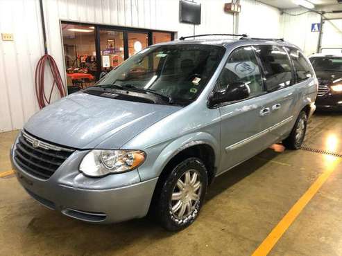Chrysler Town and Country Touring - cars & trucks - by owner -... for sale in milwaukee, WI