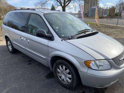 2004 TOWN AND COUNTRY - cars & trucks - by dealer - vehicle... for sale in Battle Creek, MI