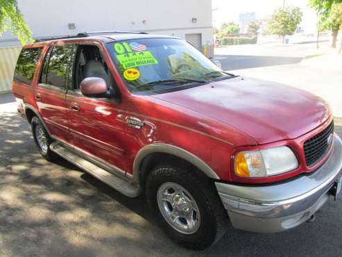 2001 Ford Expidition V8 eddie Bauer 4WD Third Row 130k Original for sale in Fresno, CA